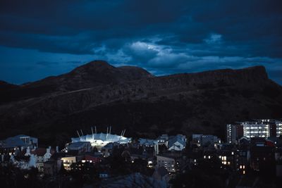 Edinburgh et Arthur's seat de nuit