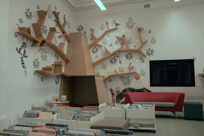 Salle de lecture de la bibliothèque jeunesse